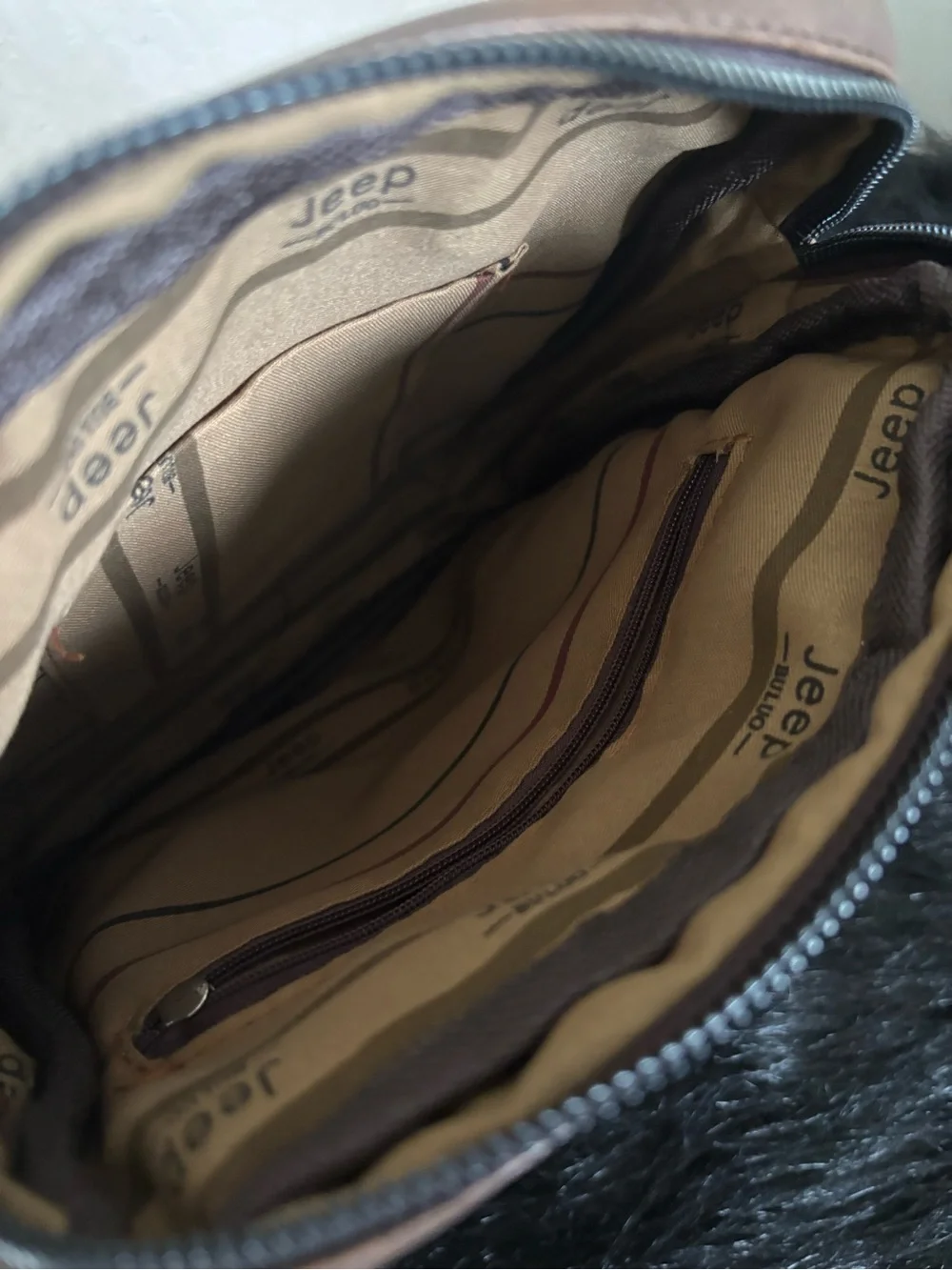 EUC JEEP Buluo Brown Men’s Crossbody Leather Bag